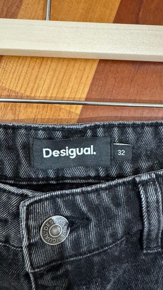 Pantalones vaqueros Desigual - Talla 32