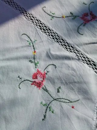 Mantel antiguo con servilletas