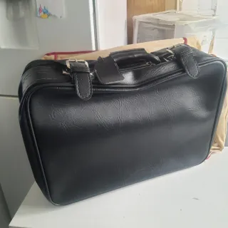 Maleta de piel negra vintage