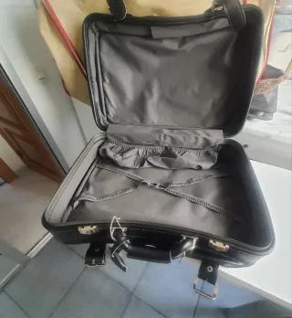 Maleta de piel negra vintage