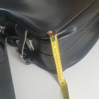 Maleta de piel negra vintage