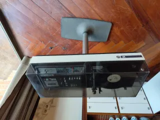 Sistema audio Vanguard con giradischi Garrard