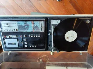 Sistema audio Vanguard con giradischi Garrard