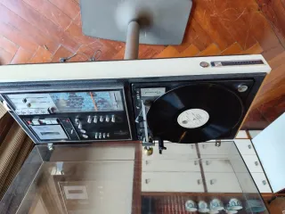 Sistema audio Vanguard con giradischi Garrard