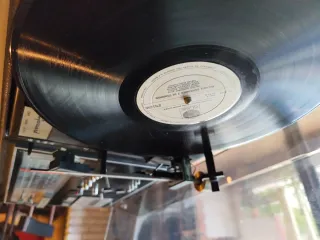 Sistema audio Vanguard con giradischi Garrard