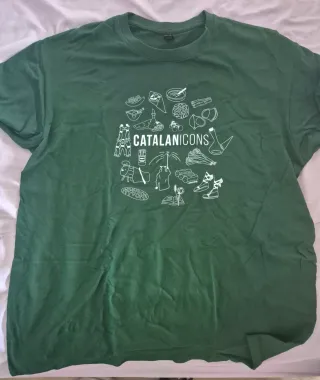 Camiseta con dibujo en blanco