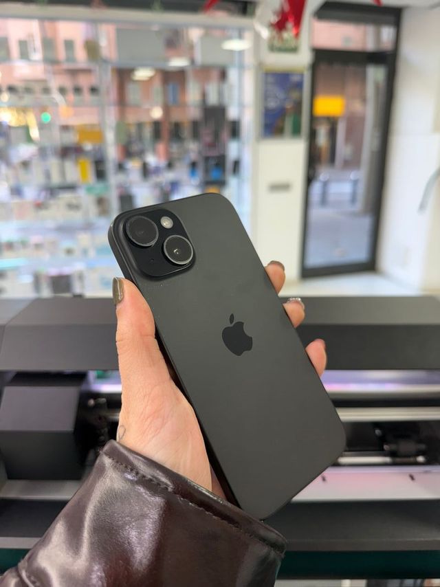 IPHONE 15 128GB COMO NOVO