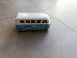 Furgoneta hippie decorada