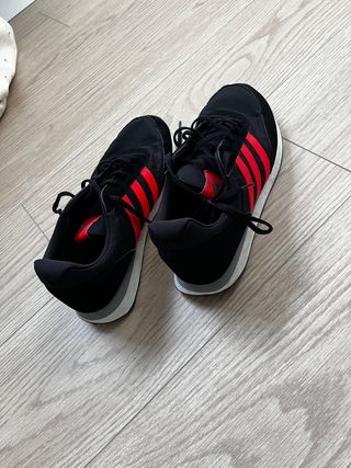 Zapatillas Adidas Negras y Rojas Talla 45