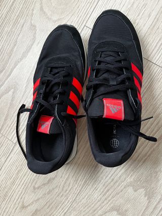 Zapatillas Adidas Negras y Rojas Talla 45