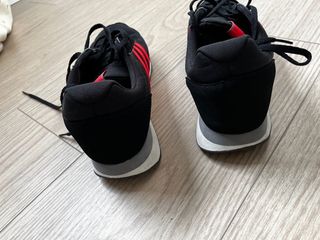 Zapatillas Adidas Negras y Rojas Talla 45