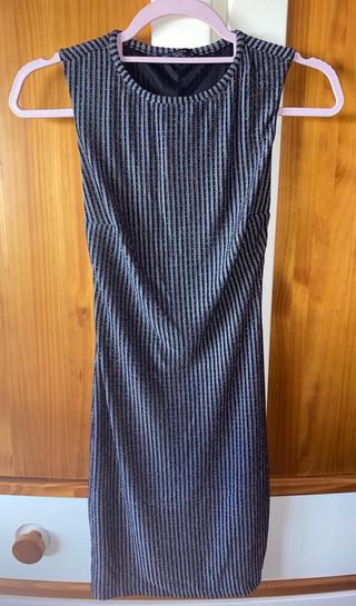 Vestido gris con brillos ajustado