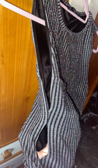 Vestido gris con brillos ajustado