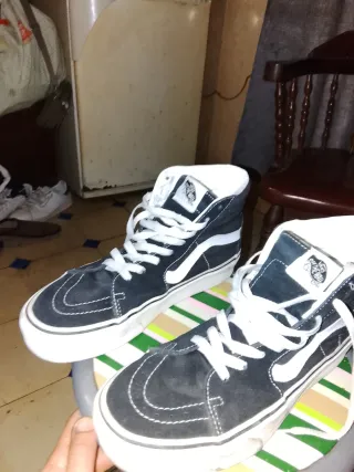 Zapatillas Vans Altas Negras y Blancas