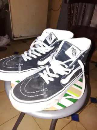 Zapatillas Vans Altas Negras y Blancas