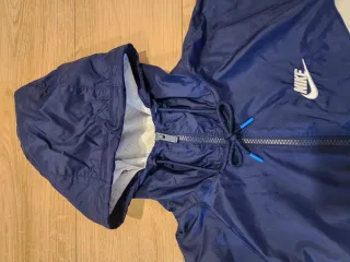 Chaqueta Cortavientos Nike Azul y Blanca