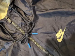 Chaqueta Cortavientos Nike Azul y Blanca
