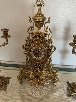 Orologio e candelabri in bronzo