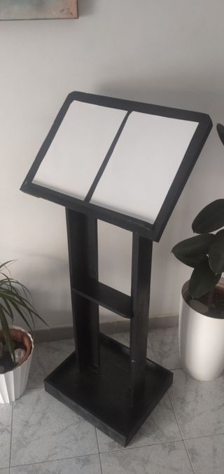 Atril expositor de temporada  negro