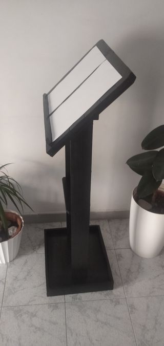 Atril expositor de temporada  negro