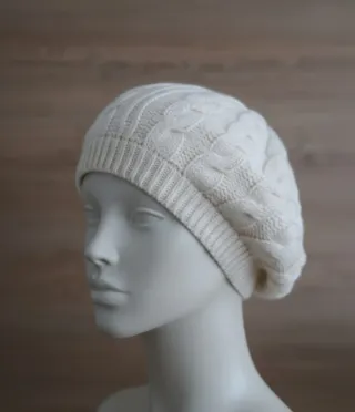 Boina de punto trenzado