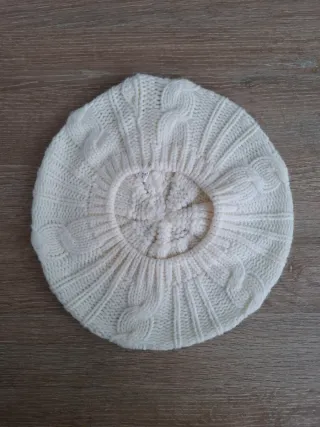 Boina de punto trenzado