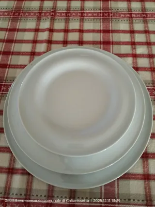 Set piatti in porcellana per 2 persone