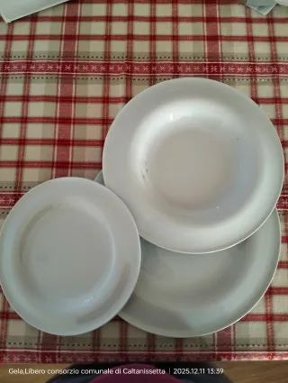 Set piatti in porcellana per 2 persone