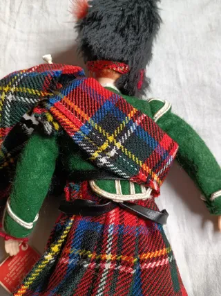 A Peggy Nisbet B325 Piper Royal Highlanders