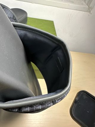 Ciabatte Gucci nere e grigie