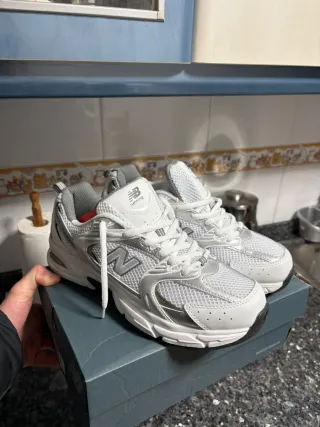 New Balance 530 grises y blancas