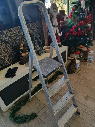 Escalera aluminio 4 peldaños