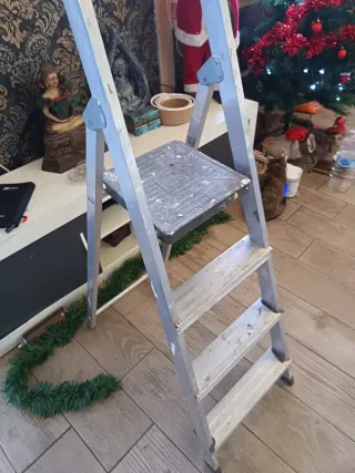 Escalera aluminio 4 peldaños