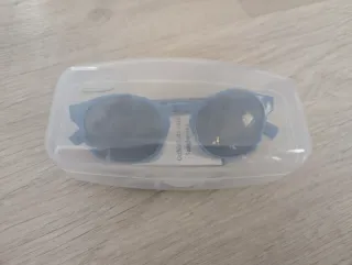 Gafas de sol infantiles azul de la marca Chicco