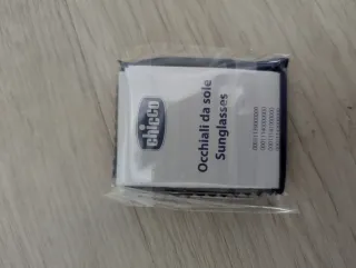 Gafas de sol infantiles azul de la marca Chicco