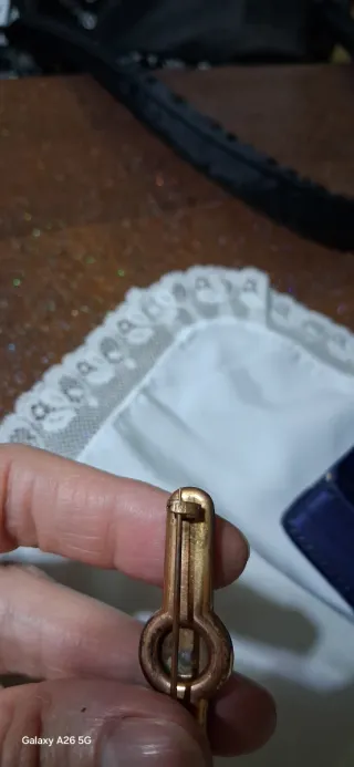 Spilla antica in oro con perla