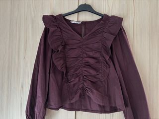 Blusa Renatta morada con volantes