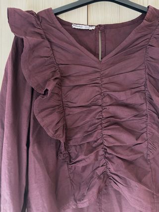 Blusa Renatta morada con volantes