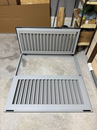 Ventana de aluminio gris