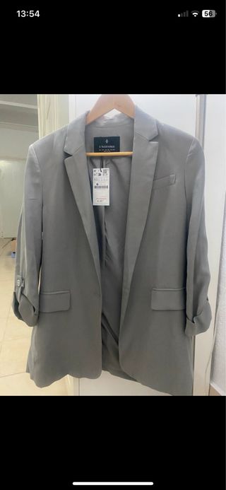 Blazer Stradivarius gris con etiquetas