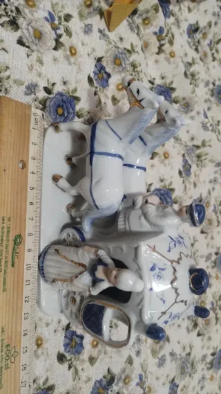 Statuetta Porcellana Cavalli Carrozza Made in Ital