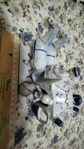 Statuetta Porcellana Cavalli Carrozza Made in Ital