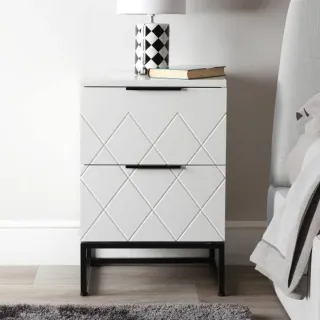 Comodino bianco con gambe nere