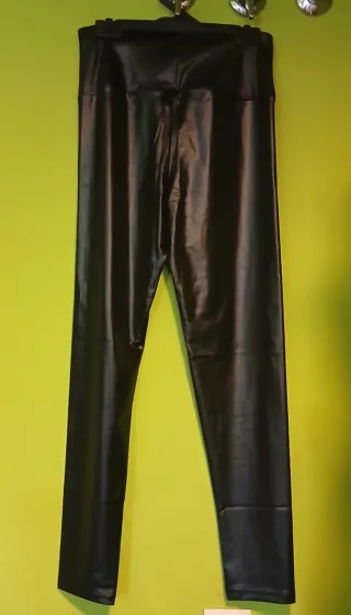 Leggings efecto piel negros