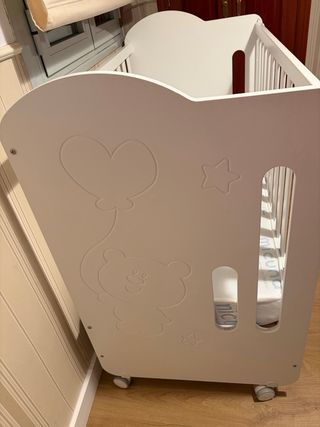 Cuna de bebé globitos, marca MICUNA