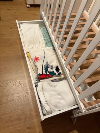 Cuna de bebé globitos, marca MICUNA