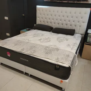 Colchón Insignia Modelo Exposiciónventa 25% de des