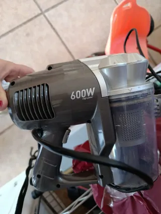 Aspiradora de mano con cable