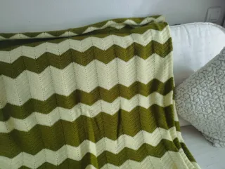 Manta lana artesanal zig-zag beige y verde