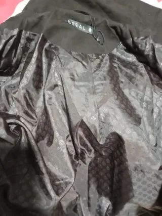 Chaqueta cremallera y botones ,bolsillos, cinturón